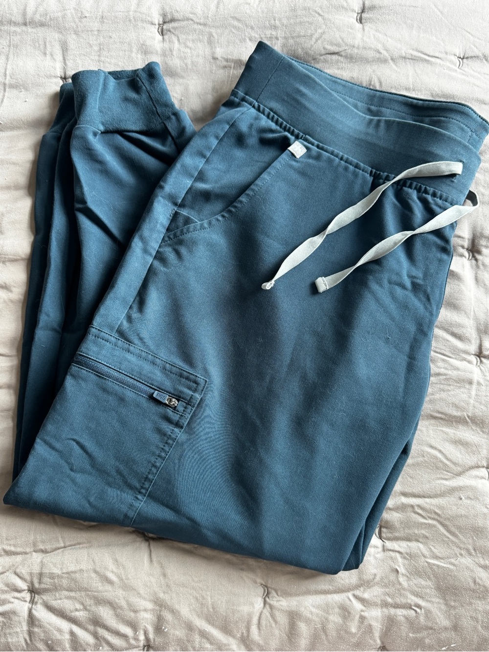 SET - Figs joggers (XLP) + top (L)